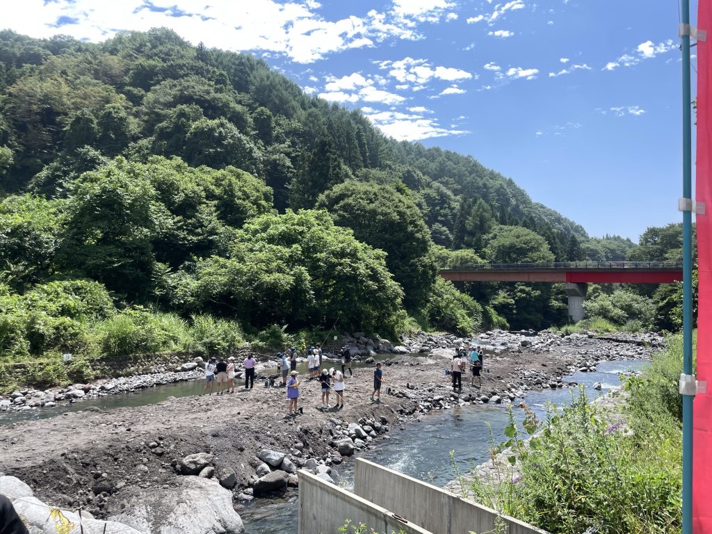 【6年林間学校】１日目　川俣川渓流釣り場